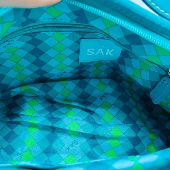 Saks Fifth Ave Teal Knit Hobo Bag Chic and Stylish - Picture 7 of 9